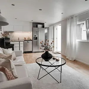 Exclusive Near The Ocean In Hovas Semesterbostad