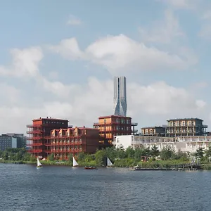 Waterfront Hotell
